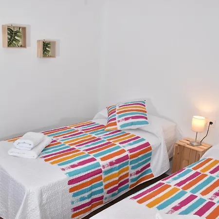 Spectacular 8 Pax/4 & Free Parking *